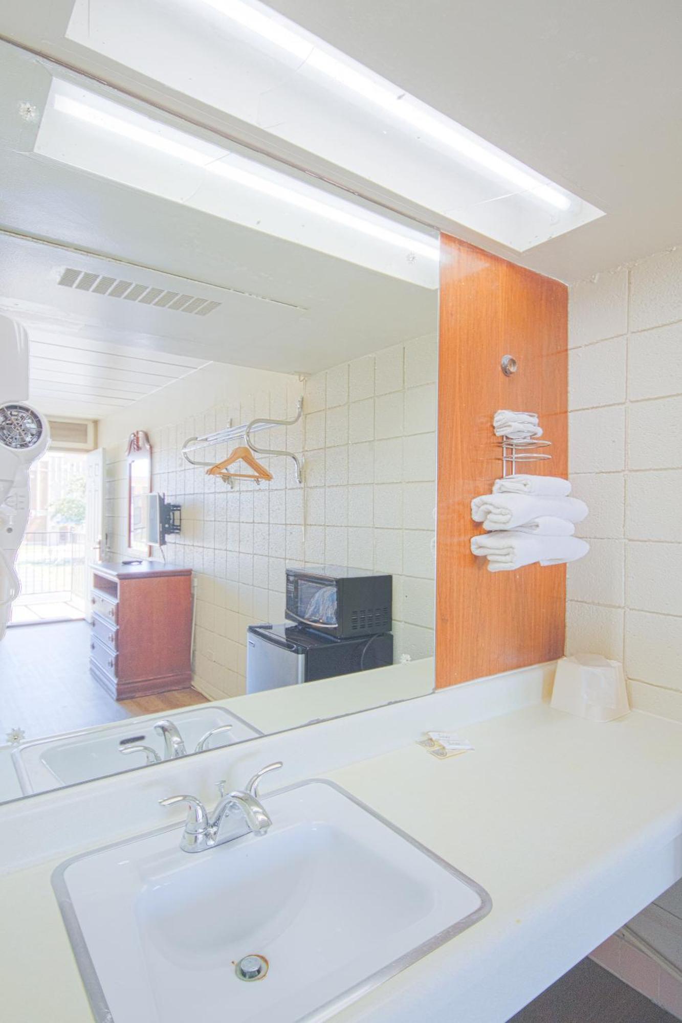 Centralia Motel Near Downtown By Oyo Bagian luar foto