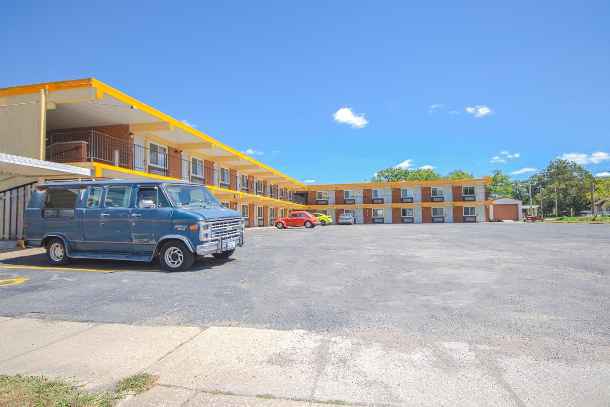 Centralia Motel Near Downtown By Oyo Bagian luar foto